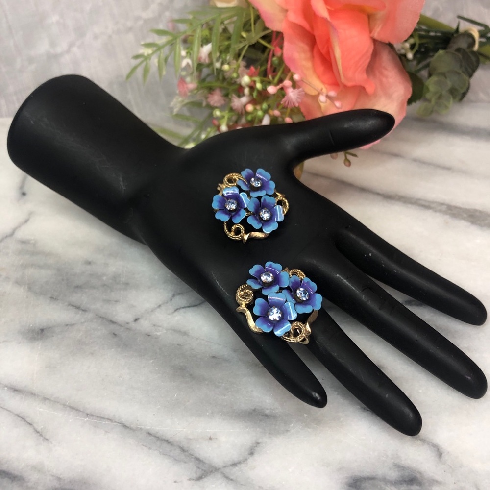 Vintage 90s AVON Love Blossoms Forget Me Not blue enameled clip on earrings